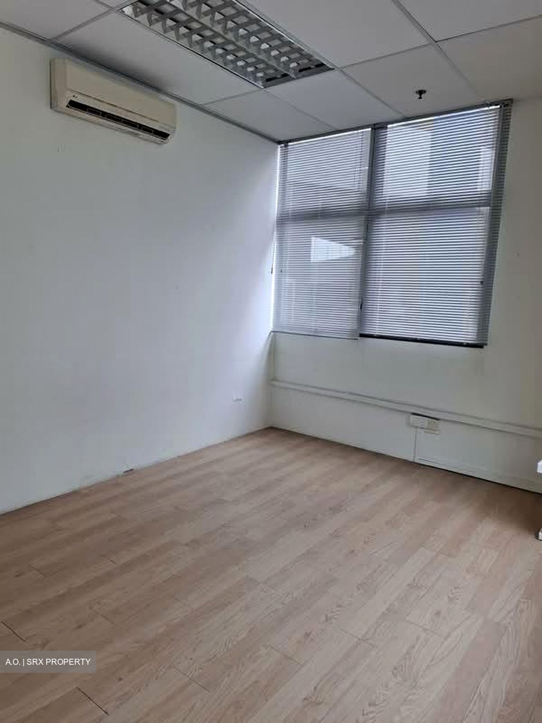 Tradehub 21 (D22), Office #531648441